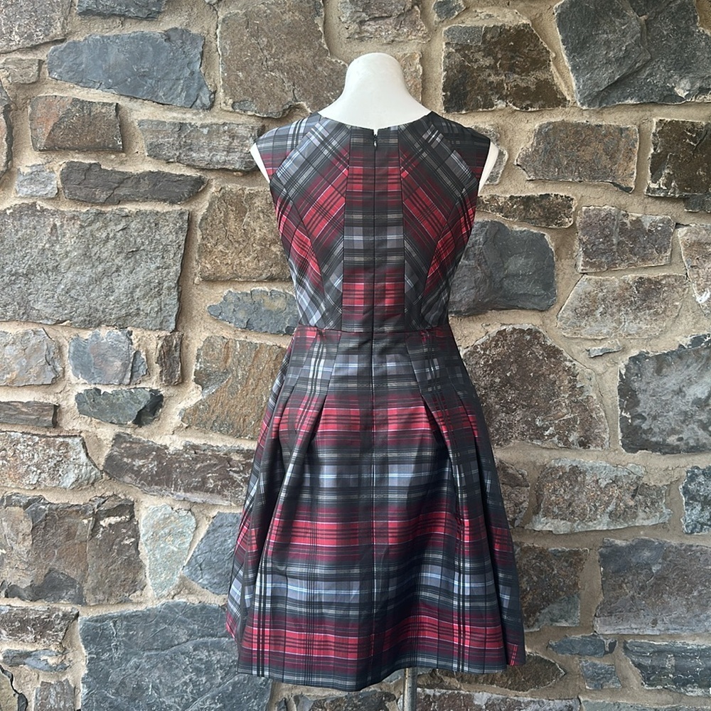 NWOT Brooks Brothers Tartan Jacquard Red and Black Pleated Dress Size 8 - Picture 7 of 9